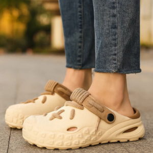 Echo Laced Clogs - Female